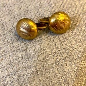5/$25 Etched small dome gold tone clip earrings. Vintage